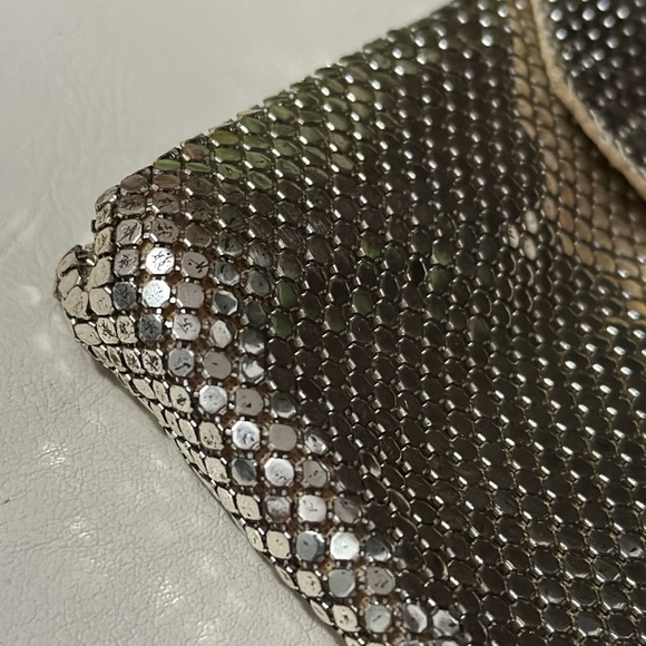 Vintage Whiting & Davis Co. Clutch-Silver-Flap Snap Closure-Made in the USA - Picture 5 of 16